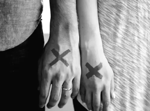 Попереджувальні знаки на старті стосунків: що не можна проігнорувати