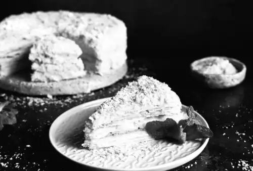 Хто створив торт Наполеон і чи спробував його імператор?