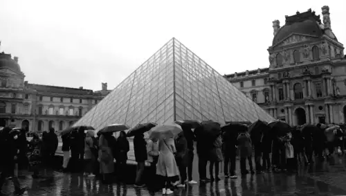 Франція шокована: таємниці Лувру під загрозою через шахраїв