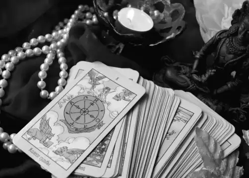 Таро-прогноз на 19 лютого: що приховують карти для Дів та Овнів цього дня