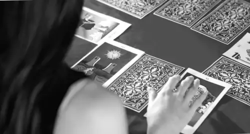 Таємниці Таро на 16 лютого: що приховано для Водоліїв і Овнів цього дня