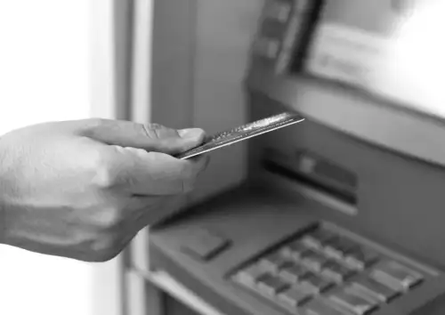 Таємні механізми продажу боргів збанкрутілих банків: що приховують ЗМІ