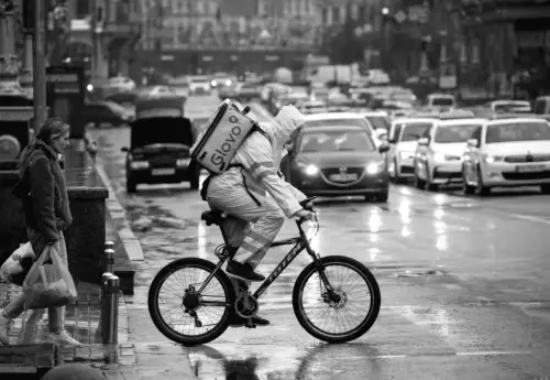 Glovo несподівано стягує з клієнтів чайові від тисячі гривень – подробиці з Threads