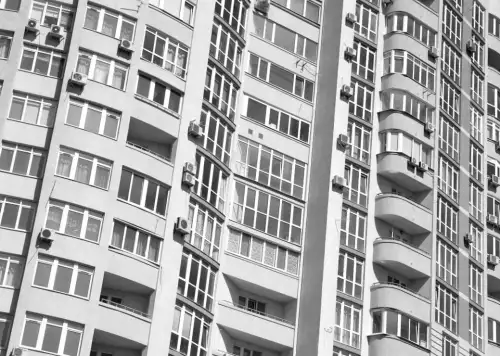 Порожні будівлі перетворять на прихисток для ВПО: Кулеба розкрив деталі проекту