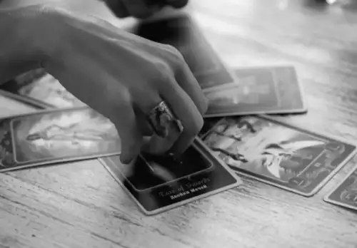 Таро-прогноз на 18 лютого: розчарування для Козерогів, впевненість для Тельців.