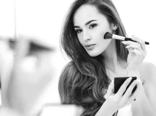 Брови 90-х повертаються: що варто знати про новий старий тренд