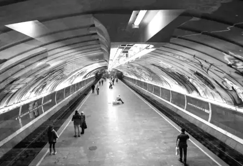 У Києві метро повернулося до звичного графіку: скільки часу чекати на поїзд?