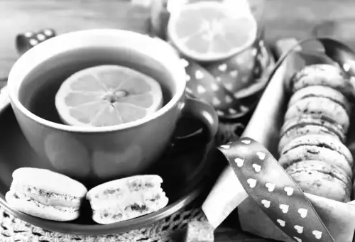 Лимон у чаї: коли додавати, щоб зберегти всі корисні властивості?